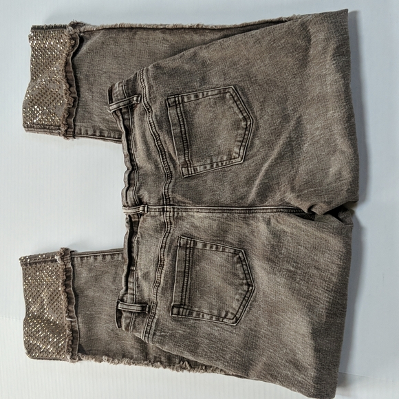 DG2 by Diane Gilman light brown studded cropped jeans. Sz 8 - Picture 4 of 12